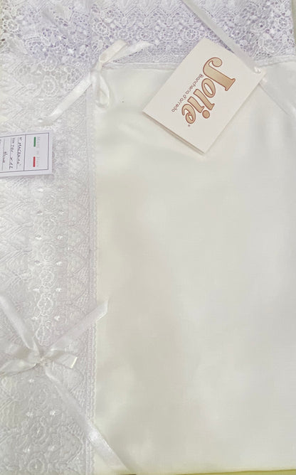 Tovaglia in puro lino e pizzo in macrame’