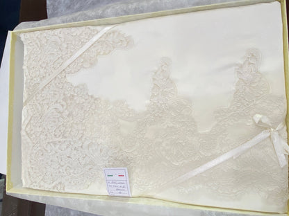 Tovaglia da tavola mod . Reginella in rasone e pizzo Rebrode’