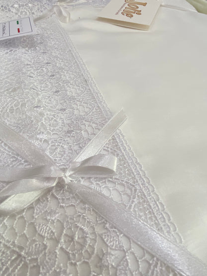 Tovaglia in puro lino e pizzo in macrame’